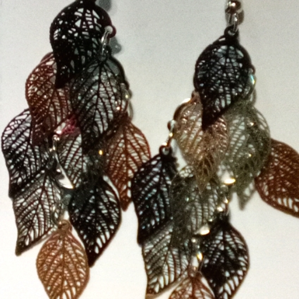 Dangle leaf earrings